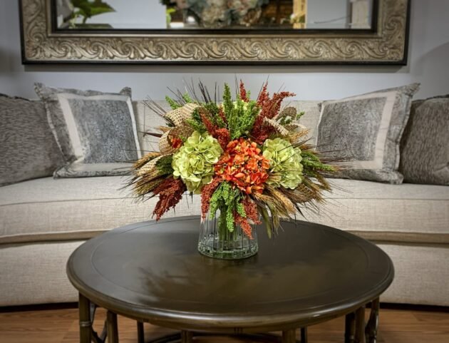 Hydrangea in Vase - Image 2