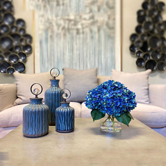 Dark blue hydrangea  in  vase - Image 8