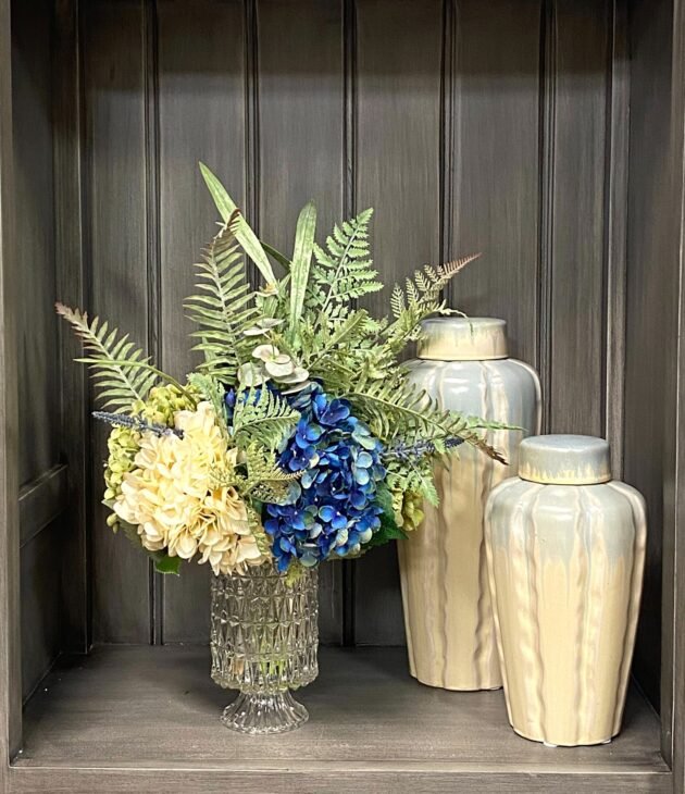 Assorted Hydrangea in  Vase - Image 2