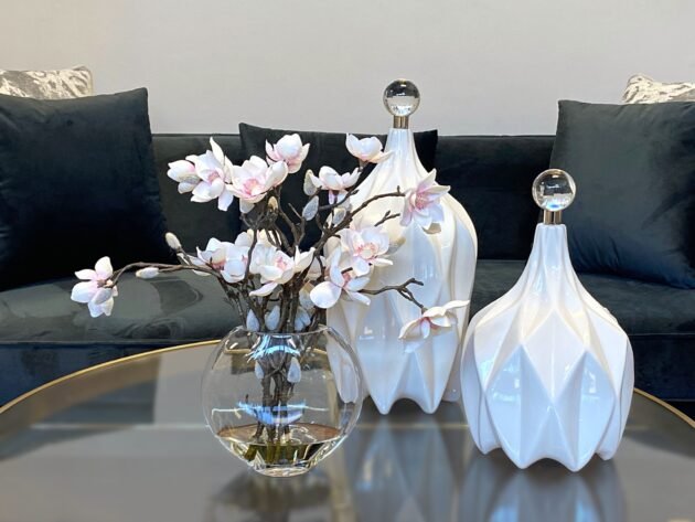 Butterfly Magnolia in Vase - Image 2