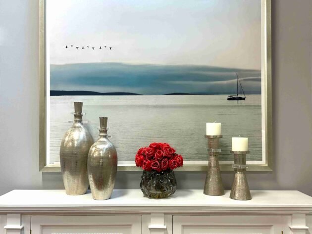 Dried Rose Arrangement in a Wavy Glass Vase - Image 5