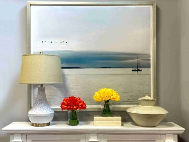 Tulip Arrangement in a Glass Vase - Image 6