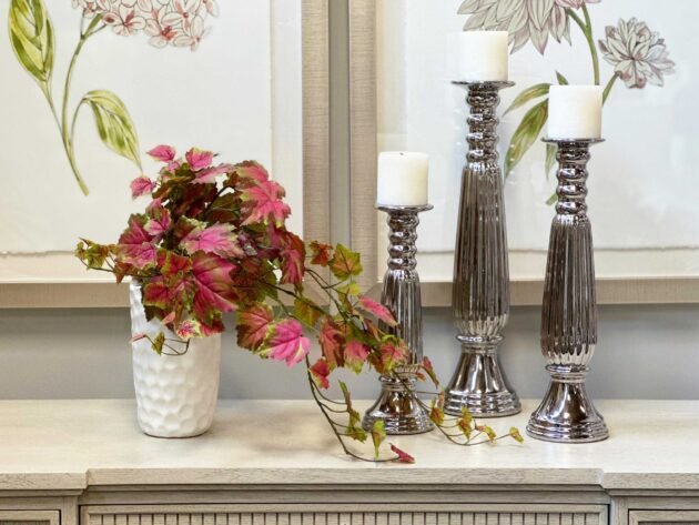 Red Ivy Arrangement in Ceramic Vase - Image 2